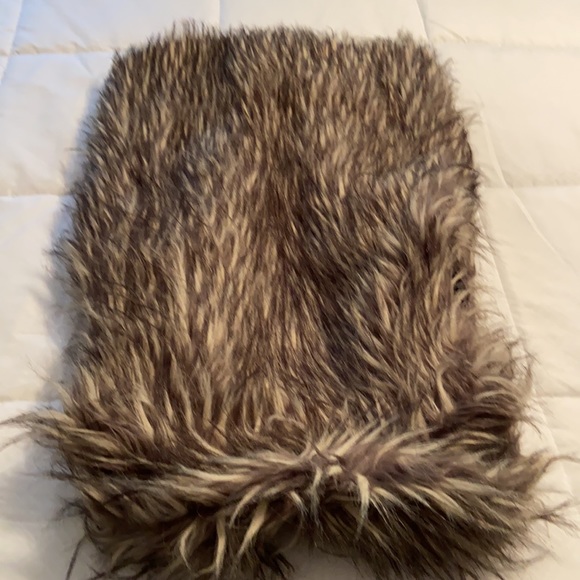 Steve Madden Faux Fur Vest - Picture 4 of 4